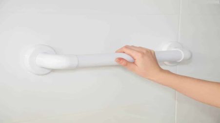 Image 34 Поручень для ванної кімнати у білому кольорі.